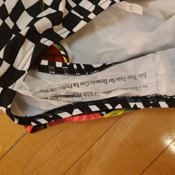 Out from Under One Piece Swimsuit Size Medium - Picture 5 of 10